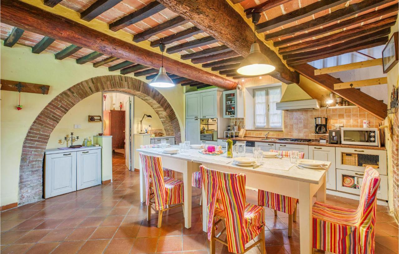 Amazing home in Foiano with 5 Bedrooms, WiFi&Outdoor swimming pool Foiano Della Chiana Buitenkant foto