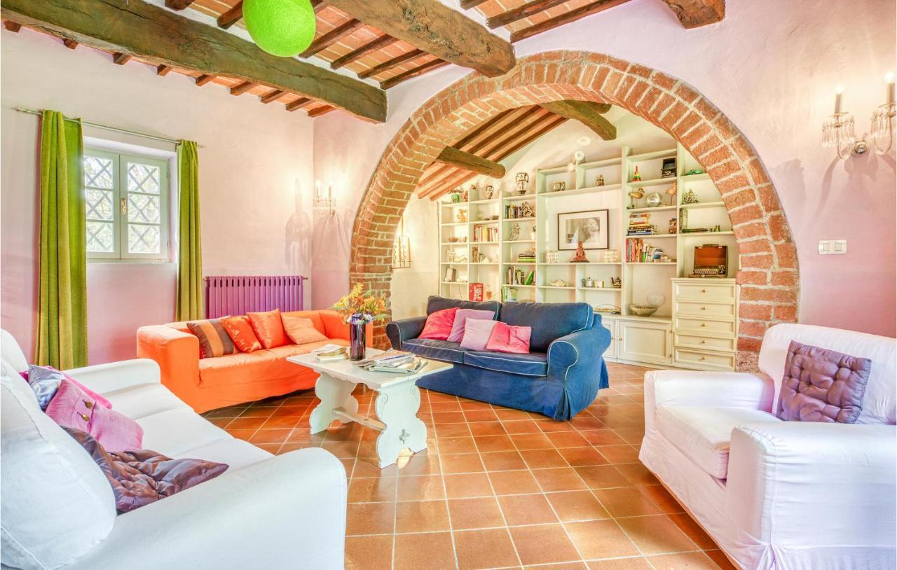 Amazing home in Foiano with 5 Bedrooms, WiFi&Outdoor swimming pool Foiano Della Chiana Buitenkant foto