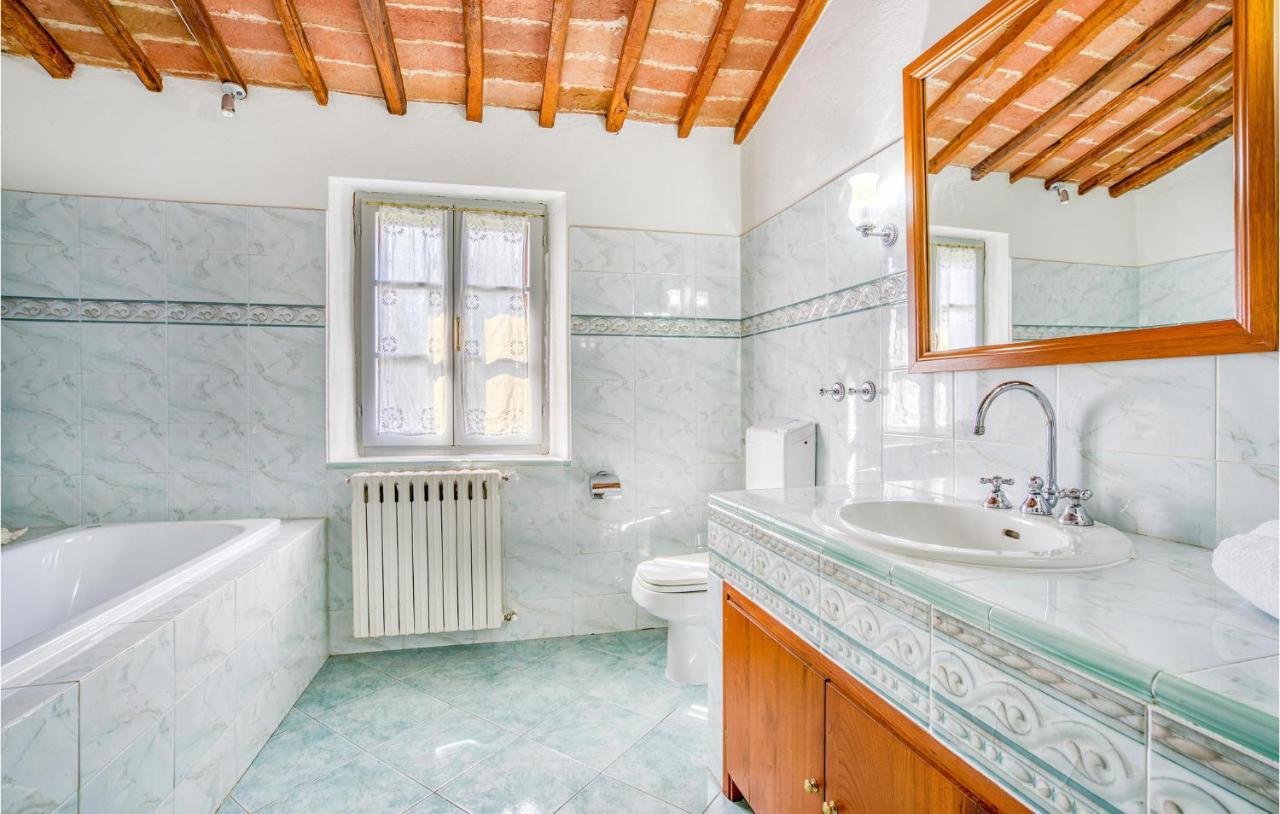 Amazing home in Foiano with 5 Bedrooms, WiFi&Outdoor swimming pool Foiano Della Chiana Buitenkant foto