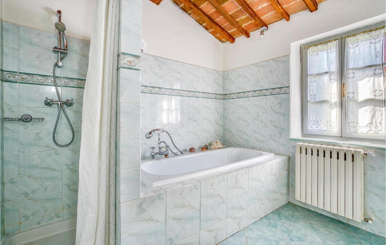 Amazing home in Foiano with 5 Bedrooms, WiFi&Outdoor swimming pool Foiano Della Chiana Buitenkant foto